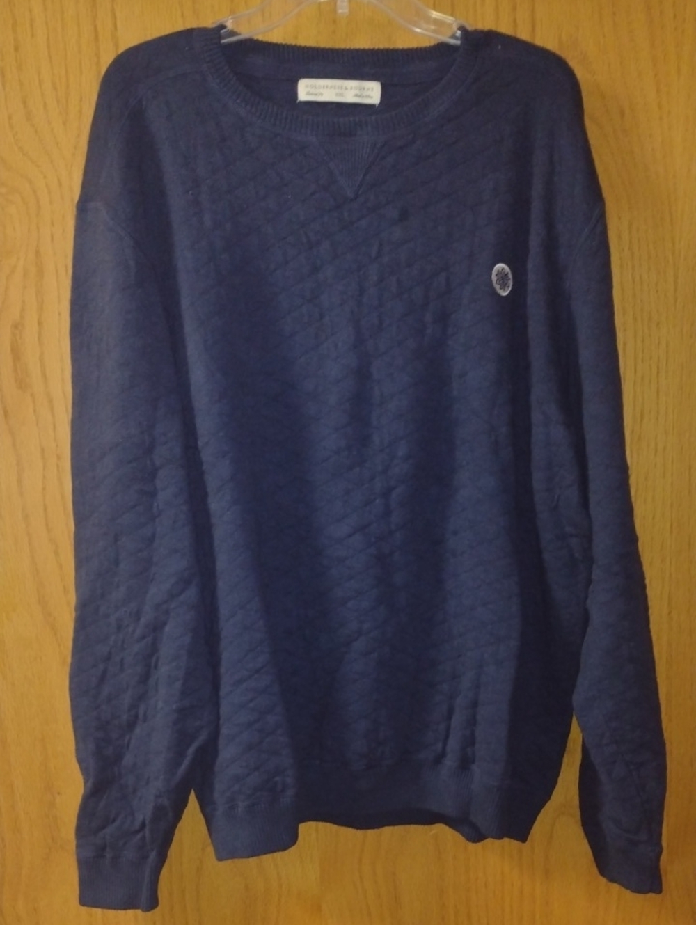 Holderness & Bourne Men’s Quilted Navy Crewneck Sweater (J1318)